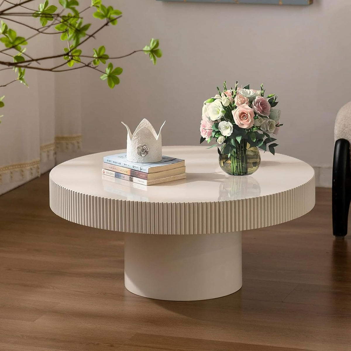 30.7'' Modern Fluted Round Coffee Table for Living Room, Drum Circle Coffee Table with Sturdy Pedestal, Small Round Center Table Contemporary Tea Table Funky Side Table for Apartmen,White,Fluted