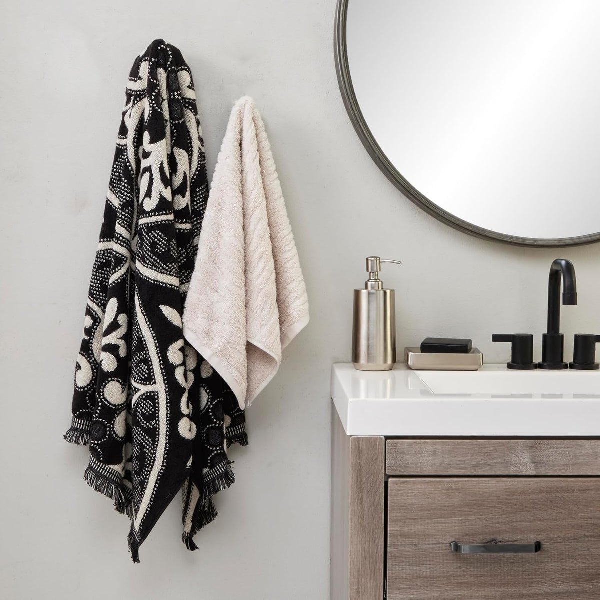 SKL Home CloudSoft/Amherst Medallion 100% Cotton Luxury 6-Piece Towel Set - 600 GSM, Ultra Plush & Absorbent, Reversible - 2 Bath Towels, 2 Hand Towels, 2 Washcloths, Oatmeal/Black