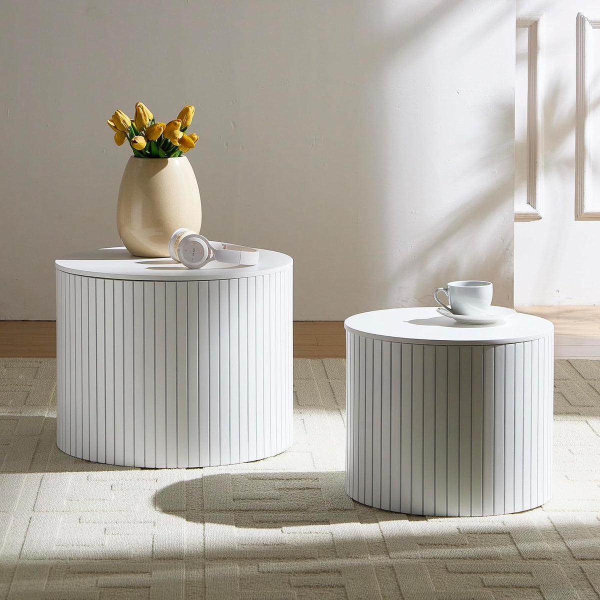 Nesting Coffee Tables Set of 2, Wooden Round Fluted Coffee Tables with Storage, Accent Drum Side Table, Luxury Modern Circle End Table for Small Spaces Living Room Bedroom Balcony Office, White