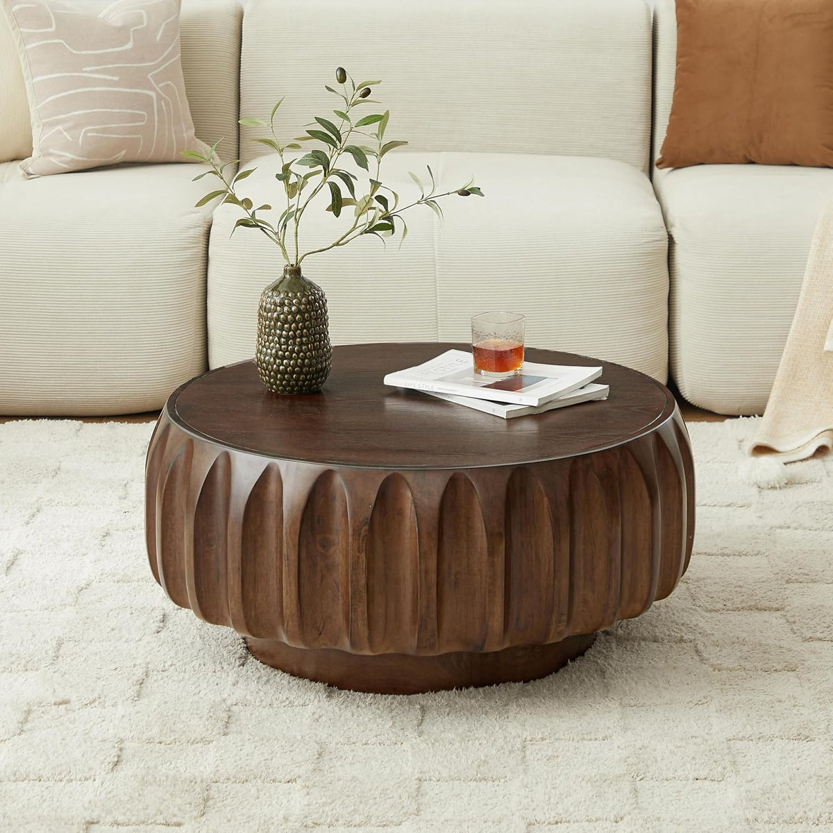 31.5' Circle Coffee Table with Minimalist Curved Fluted & Ash Veneer, Modern Wood Round Center Table, Drum Tea Table Accent Side End Table for Living Room Apartment, Walnut