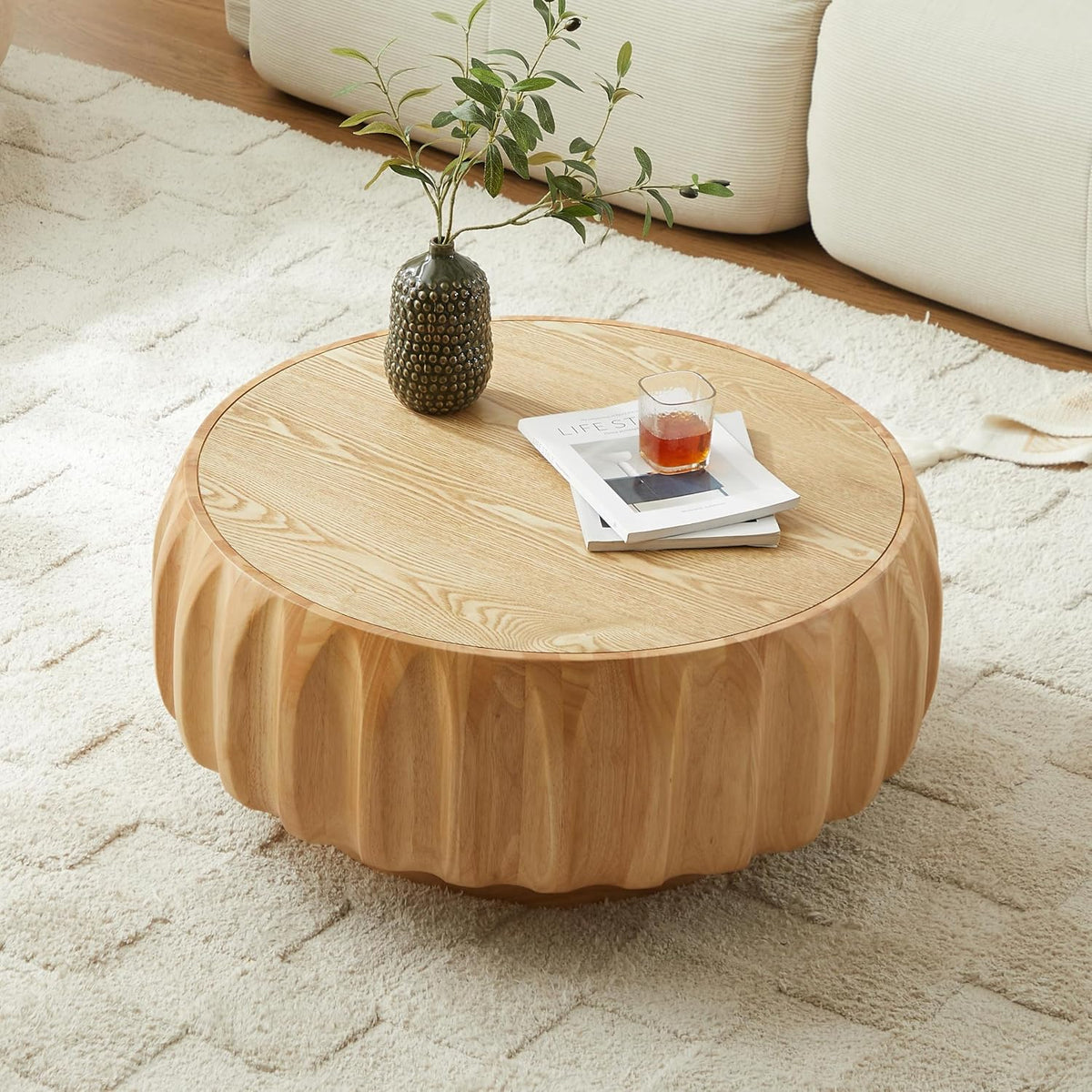 31.5' Round Coffee Table with Curved Fluted & Ash Veneer, Modern Circle Wood Center Table, Drum Tea Table Accent Side End Table for Living Room Apartment, Oak