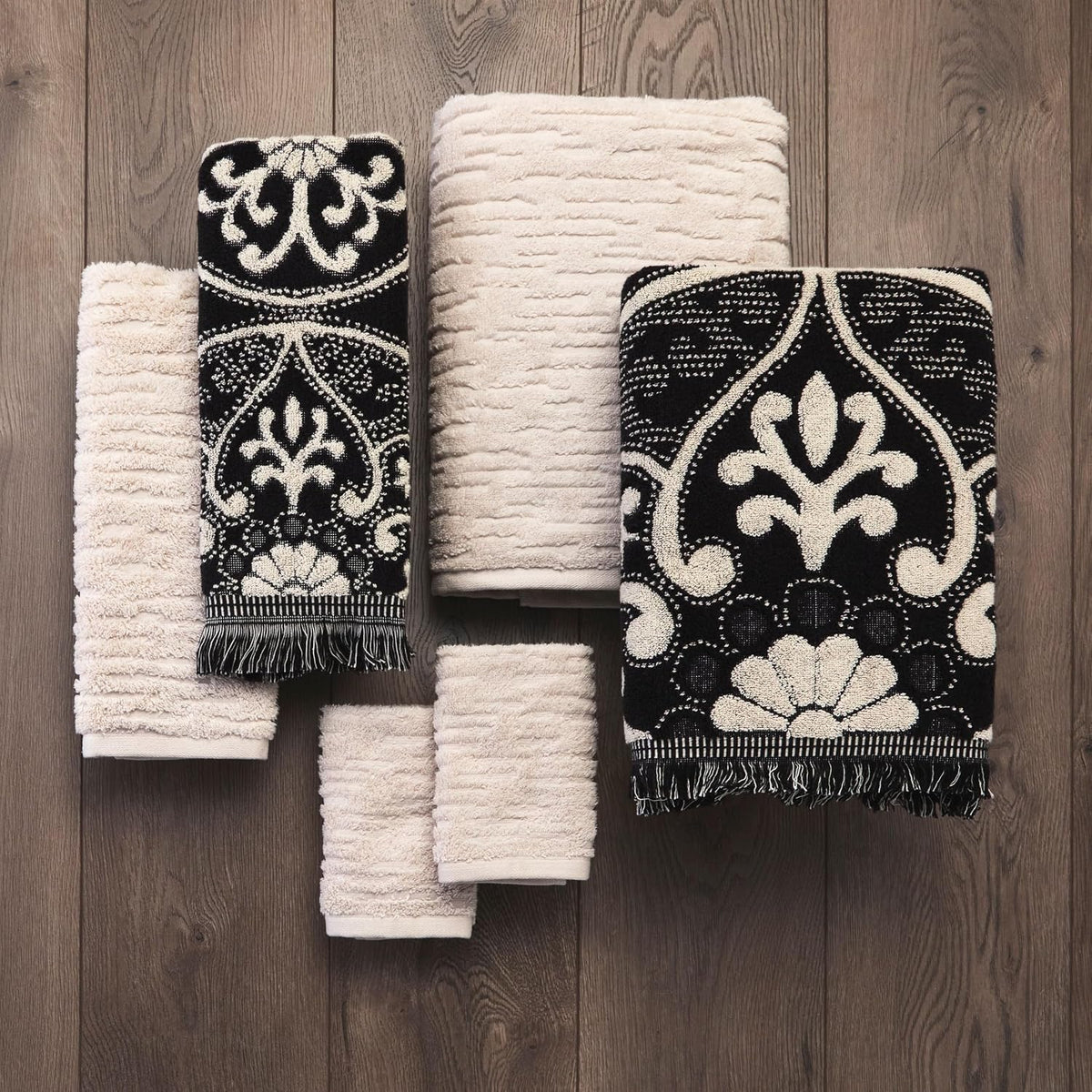 SKL Home CloudSoft/Amherst Medallion 100% Cotton Luxury 6-Piece Towel Set - 600 GSM, Ultra Plush & Absorbent, Reversible - 2 Bath Towels, 2 Hand Towels, 2 Washcloths, Oatmeal/Black
