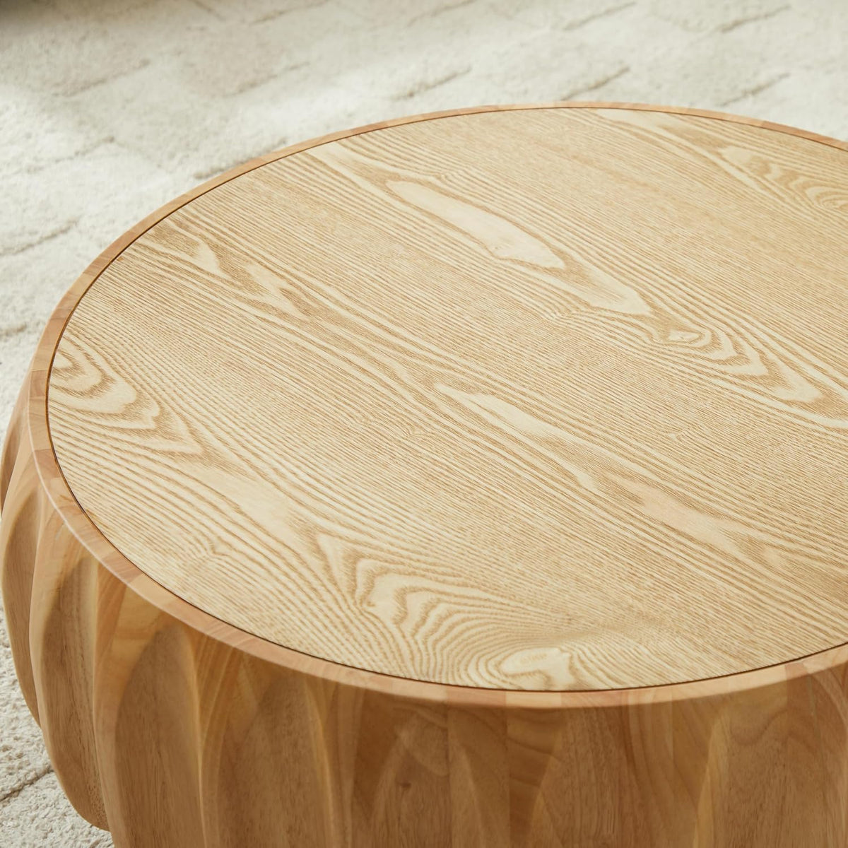 31.5' Round Coffee Table with Curved Fluted & Ash Veneer, Modern Circle Wood Center Table, Drum Tea Table Accent Side End Table for Living Room Apartment, Oak