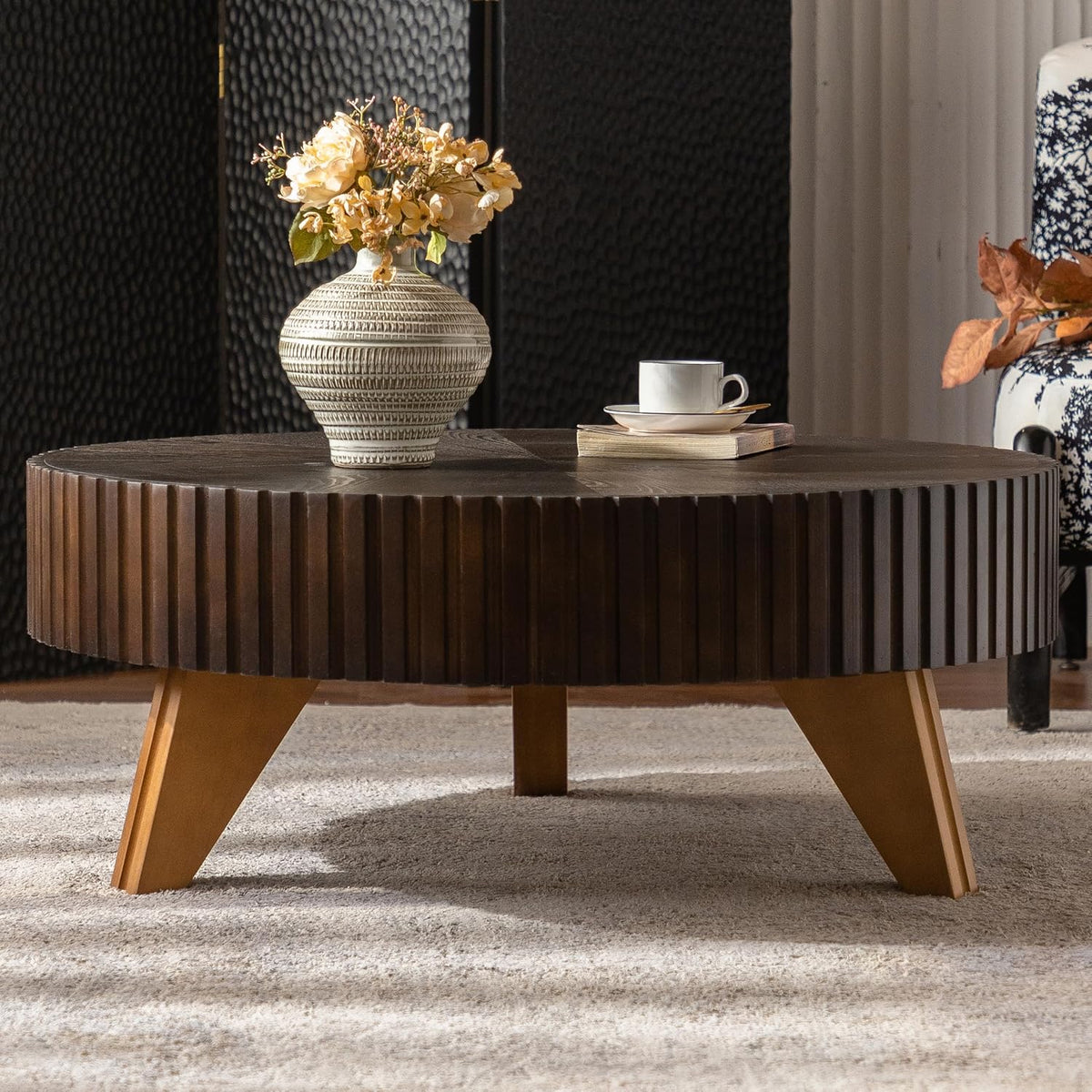 35.4'' Round Coffee Table Wood, Modern Fluted Circle Coffee Table for Living Room, Unique Rustic Farmhouse Center Tea Table with Solid Wood Veneer and Sturdy 3 Legs, Easy Assembly, Brown
